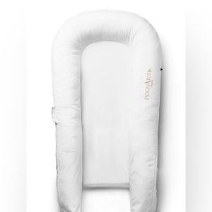 Dockatot grand white like new condition